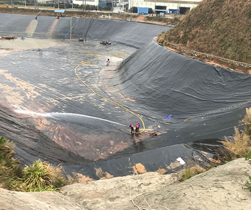 双鸭山废水池清理